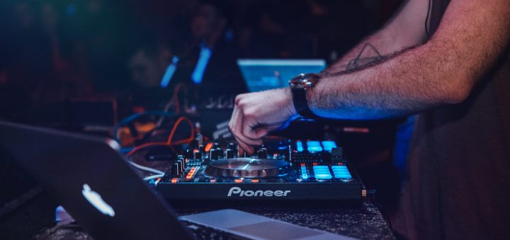 aprovecha las ofertas de alquiler en materiales y equipos dj