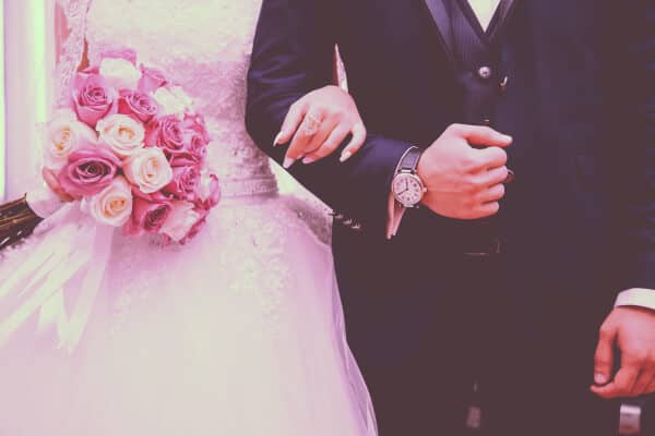 cogidos de la mano boda