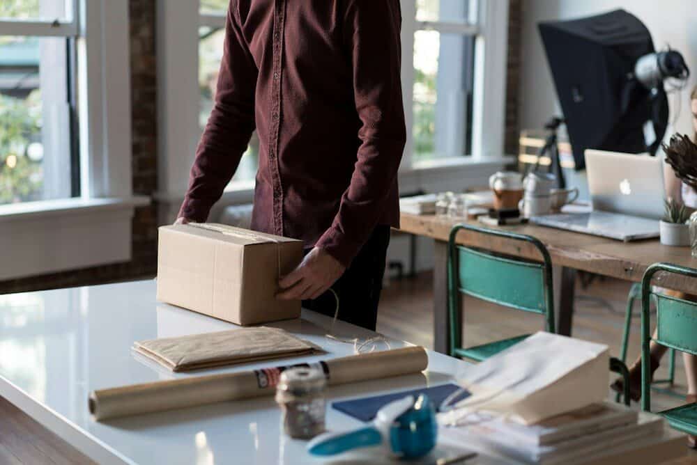 Preparación de pedidos y embalaje en una tienda online